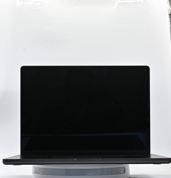 MacBook Pro M3 Pro, 16-inch, 2023, 18GB, 12 Cores, 18 Cores GPU - imagine 4