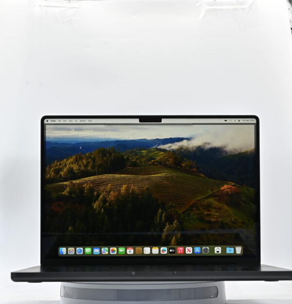 MacBook Pro M3 Pro, 16-inch, 2023, 18GB, 12 Cores, 18 Cores GPU - imagine 3