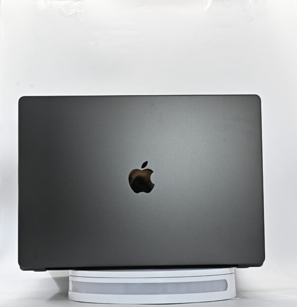 MacBook Pro M3 Pro, 16-inch, 2023, 18GB, 12 Cores, 18 Cores GPU - imagine 2