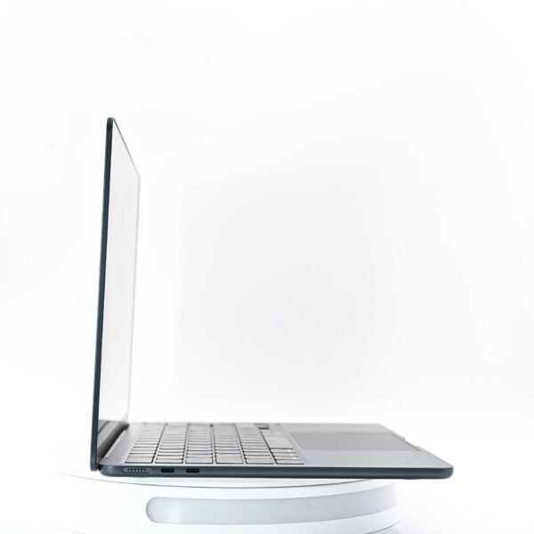 MacBook Air M2, 13.6-inch, 2022, 8GB, 8 Cores, 8 Core GPU - imagine 3