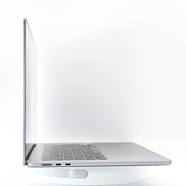 MacBook Air M2, 15-inch, 2023, 8GB, 8 Cores, 10 Cores GPU - imagine 4