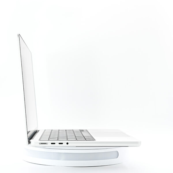 MacBook Pro M3, 2023 ,14-inch, 8GB, 8 Cores, 10 Cores GPU - imagine 4